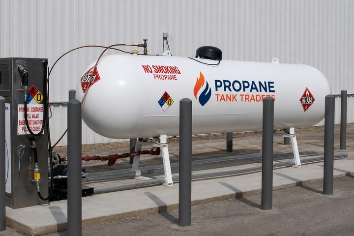Commercial propane tank with dispenser