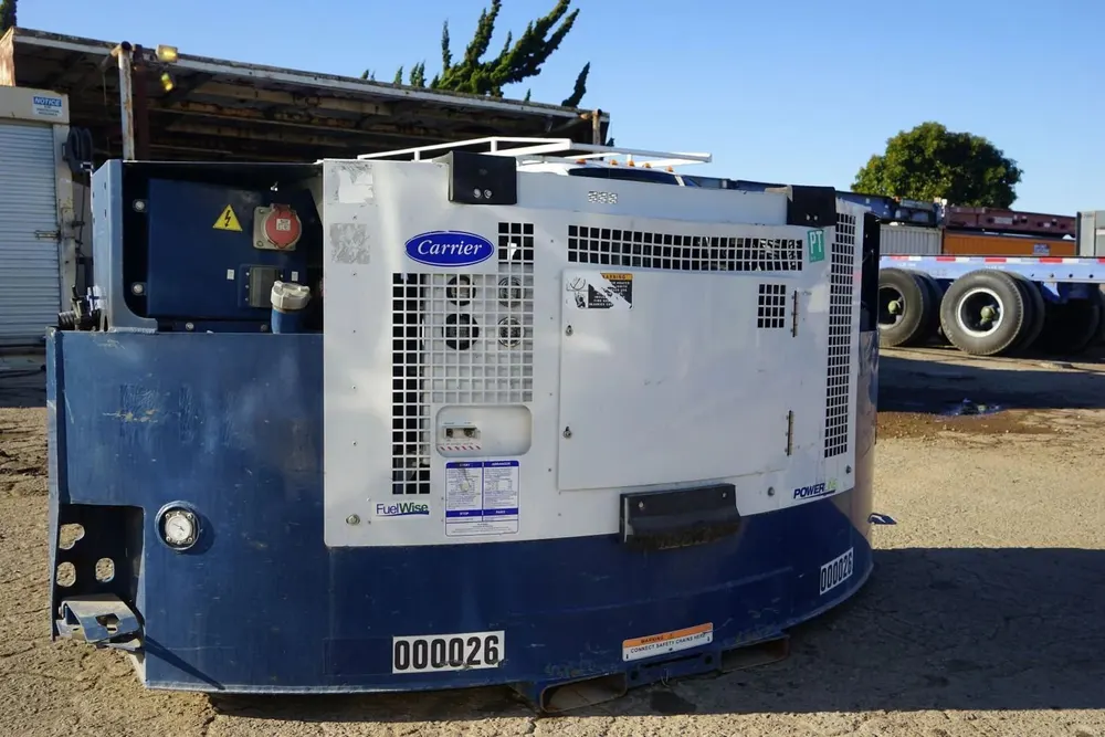 Carrier Transicold PowerLINE 69RG15 clip-on generator set on a refrigerated container - view 2