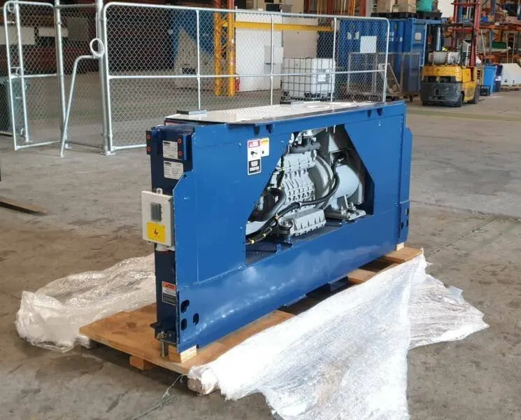 Carrier Transicold PowerLINE 69RG15 clip-on generator set on a refrigerated container - view 8