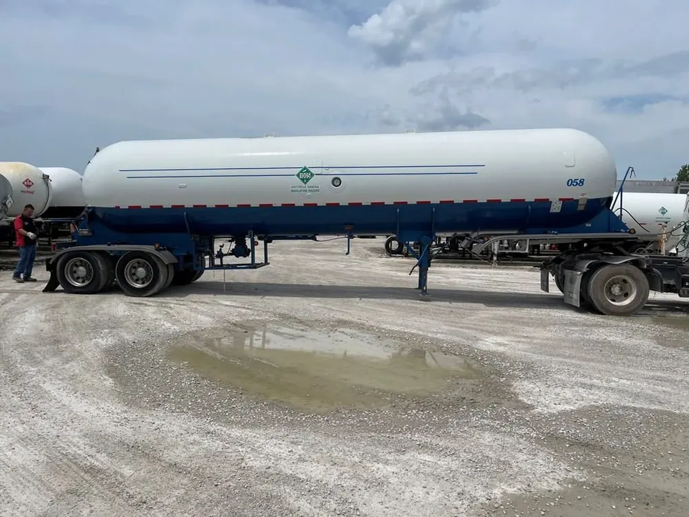 Superior 10,450 gallon anhydrous ammonia NH3 transport trailer with Blackmer pump - view 4