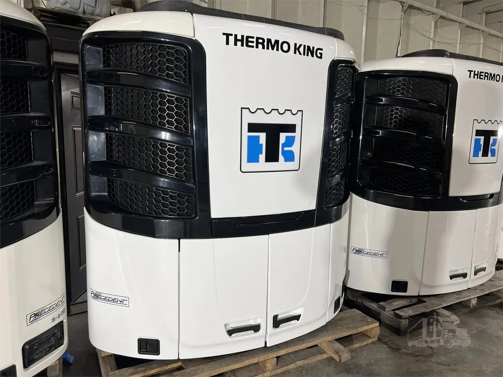 Thermo King Precedent S-600 trailer refrigeration unit on a 53 foot reefer trailer - view 3