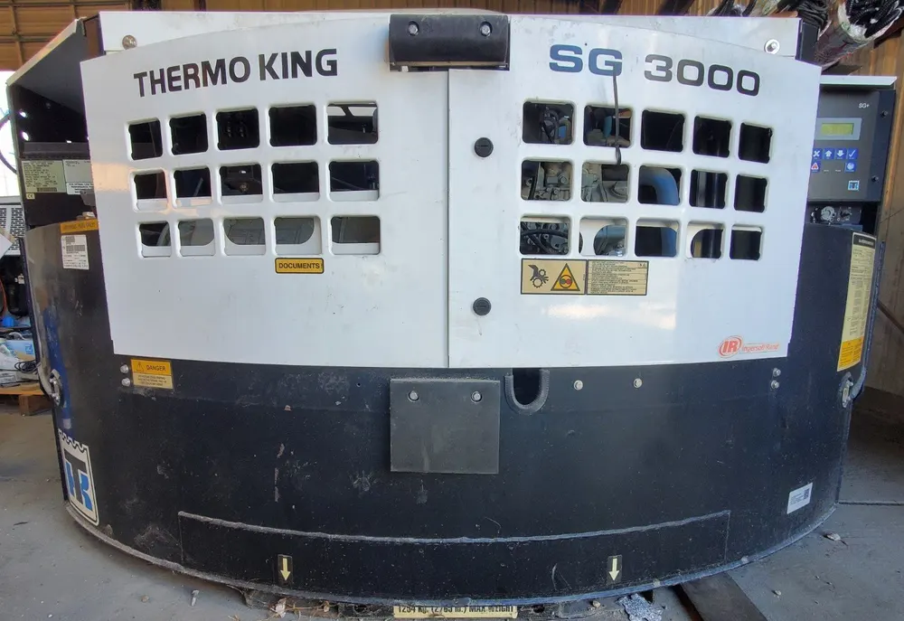 Thermo King SG-3000 clip-on genset mounted on the front of a refrigerated container - view 4