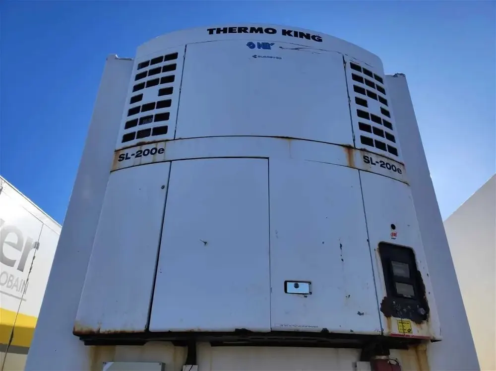 Thermo King SL-100e trailer refrigeration unit mounted on a semi trailer - view 6