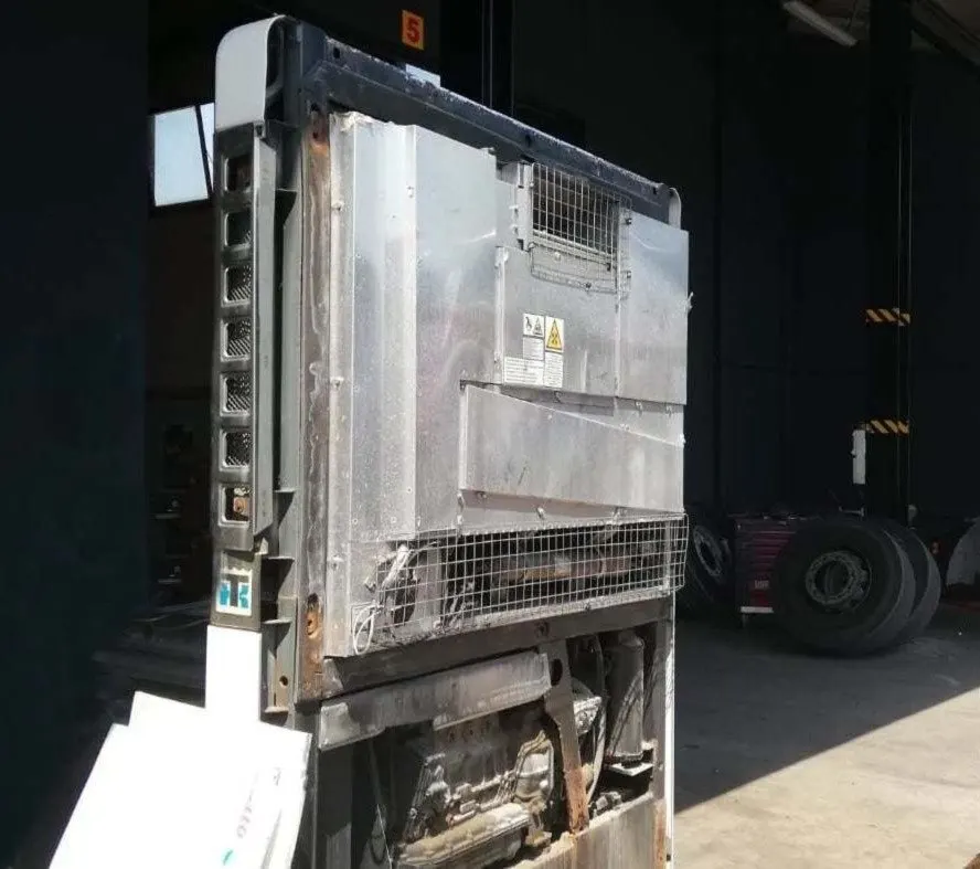 Thermo King SL-400e high capacity trailer refrigeration unit with electric standby - view 3