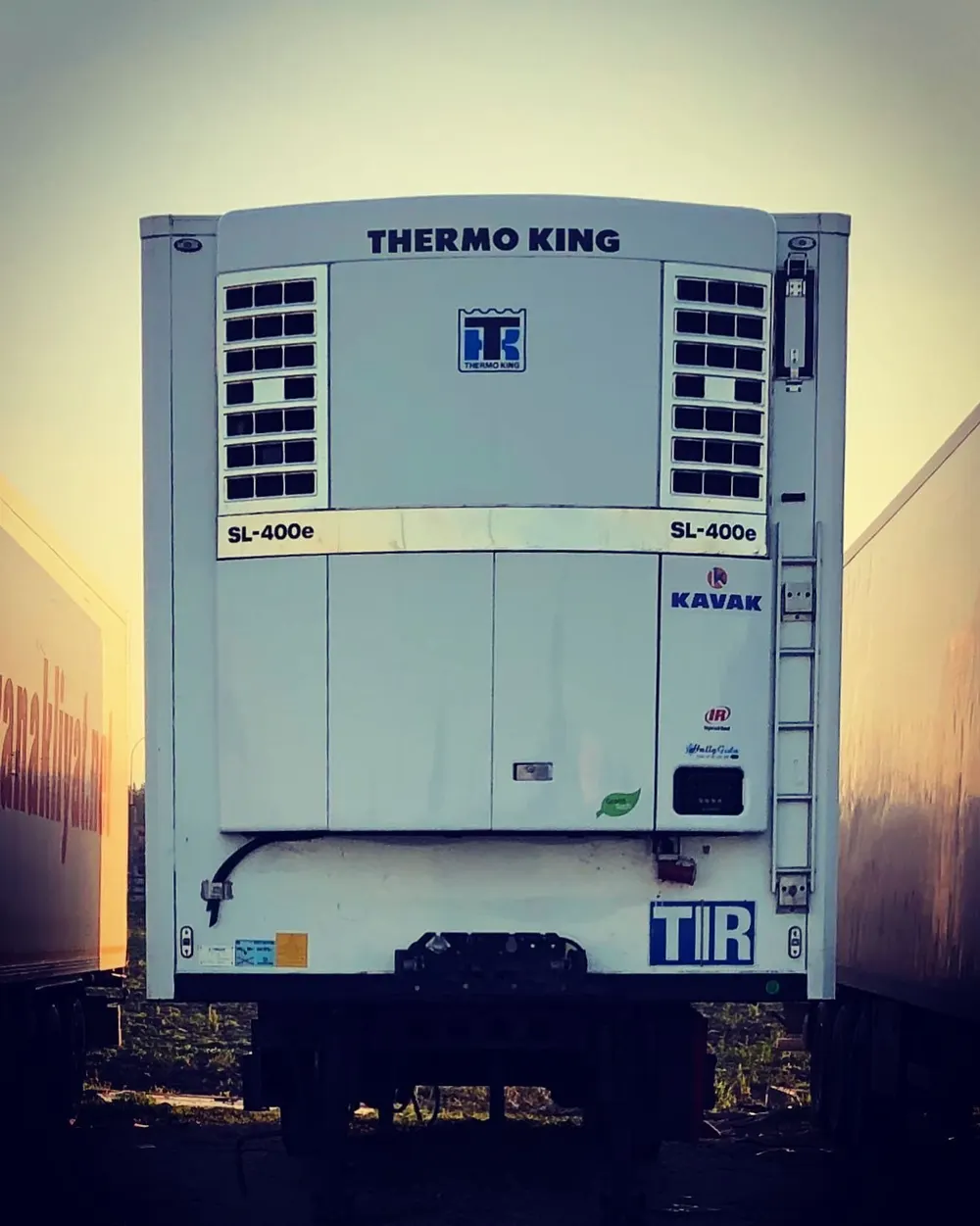 Thermo King SL-400e high capacity trailer refrigeration unit with electric standby - view 8