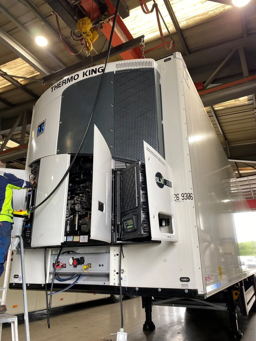 Thermo King SLXi-300 trailer refrigeration unit