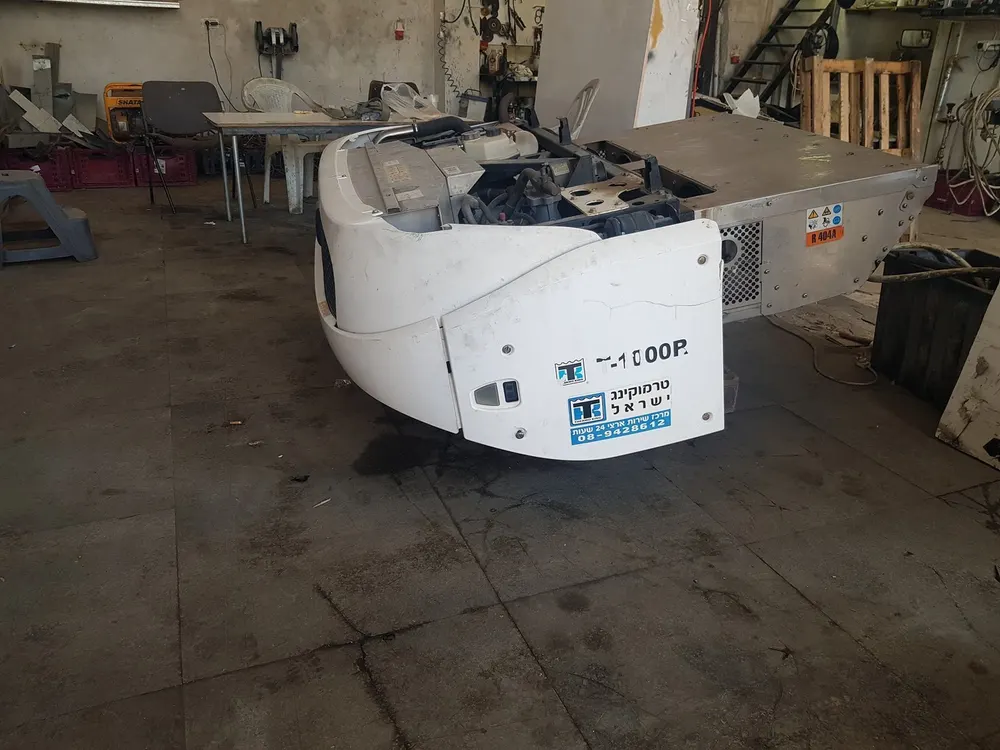 Thermo King T-1000R Spectrum multi-temperature truck refrigeration unit - view 3