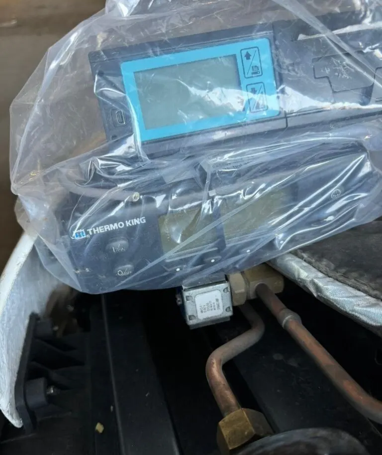 Thermo King T-1200R Spectrum multi-temperature truck refrigeration unit - view 6
