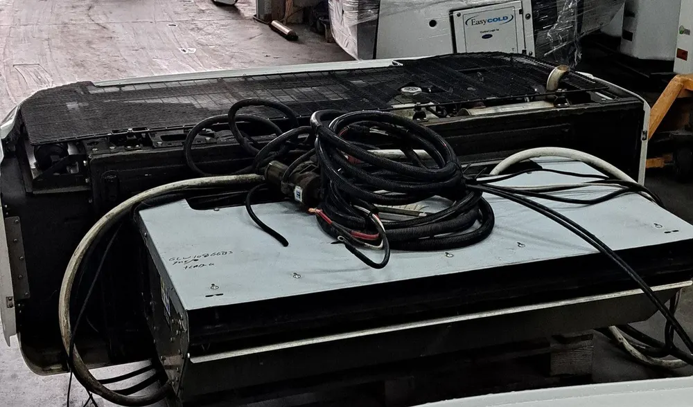 Thermo King T-800R Spectrum multi-temperature truck refrigeration unit - view 6