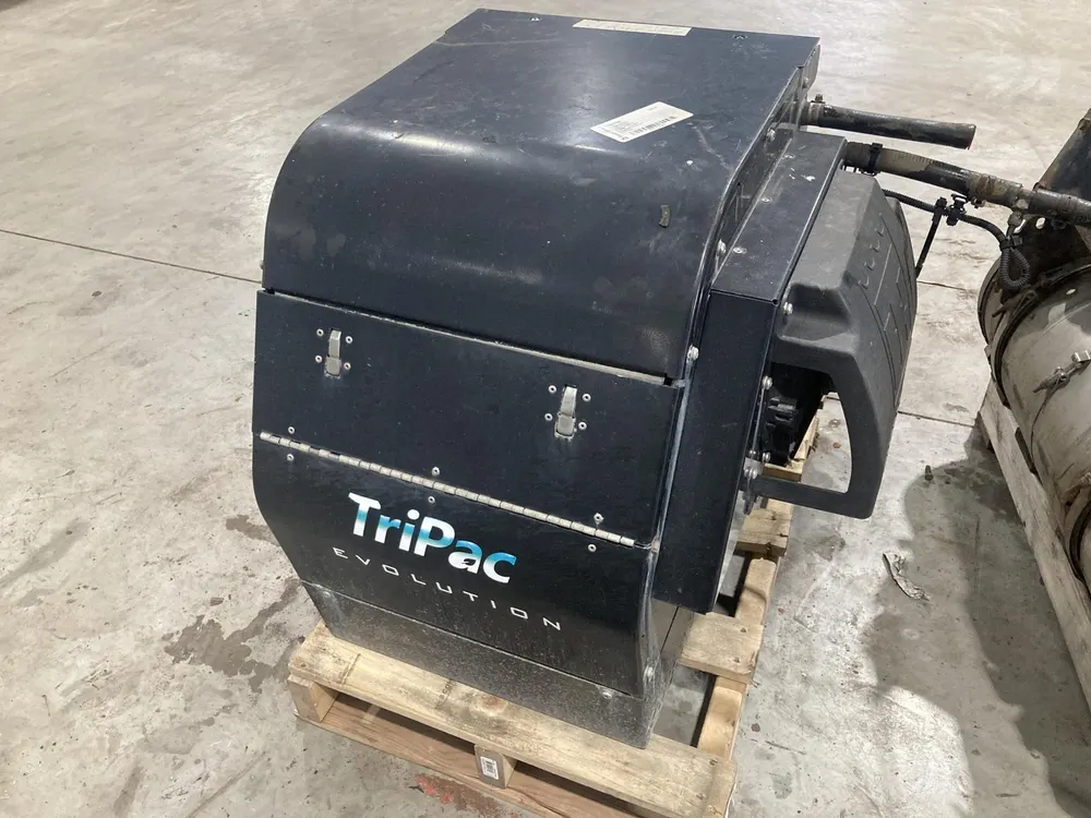 Thermo King TriPac Evolution diesel auxiliary power unit mounted on a sleeper tractor - view 2