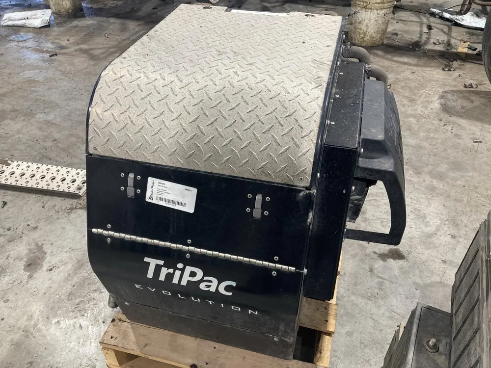 Thermo King TriPac Evolution diesel auxiliary power unit mounted on a sleeper tractor - view 4
