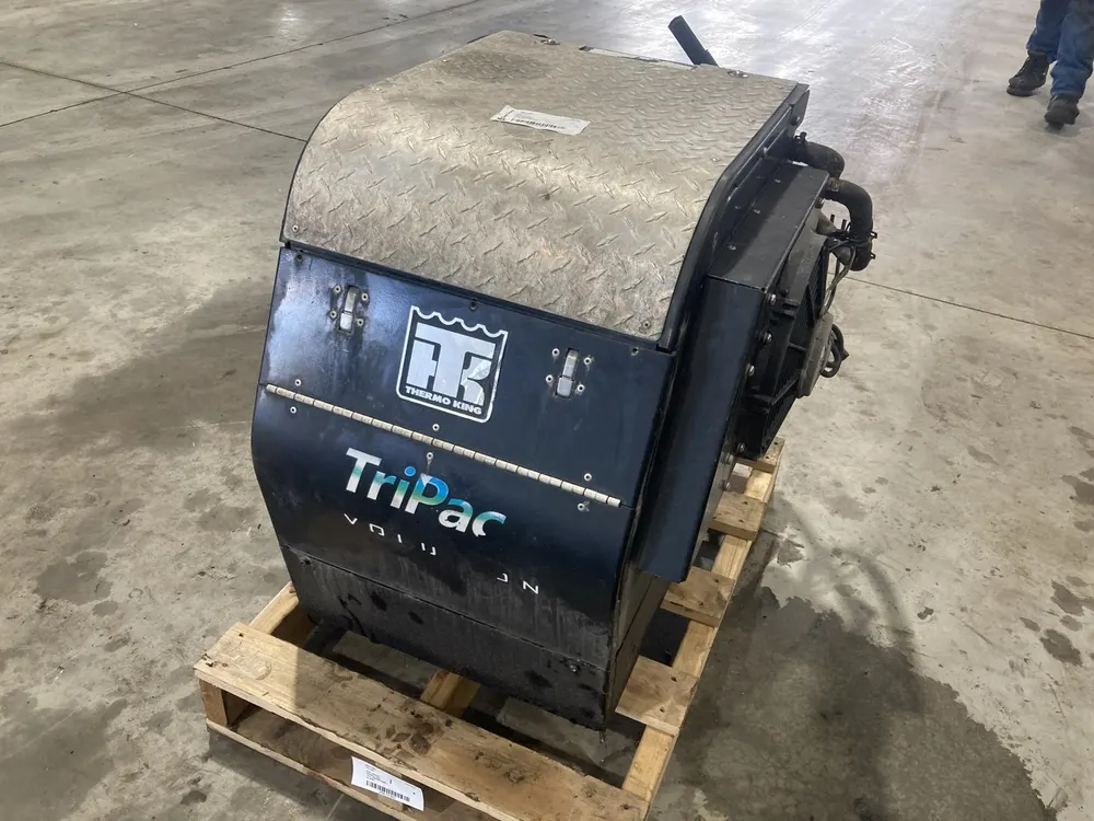 Thermo King TriPac Evolution diesel auxiliary power unit mounted on a sleeper tractor - view 5