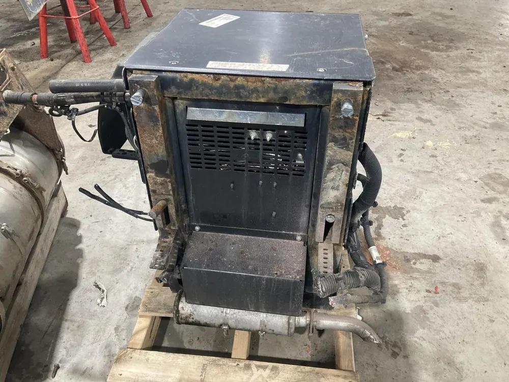 Thermo King TriPac Evolution diesel auxiliary power unit mounted on a sleeper tractor - view 6
