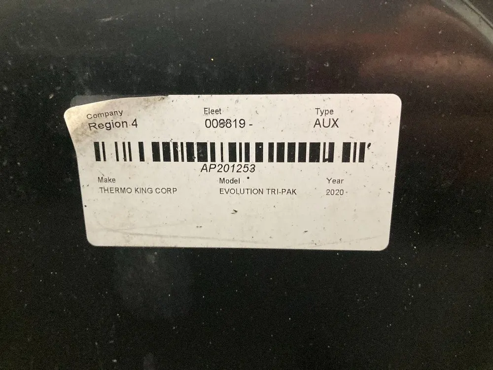 Thermo King TriPac Evolution diesel auxiliary power unit mounted on a sleeper tractor - view 9